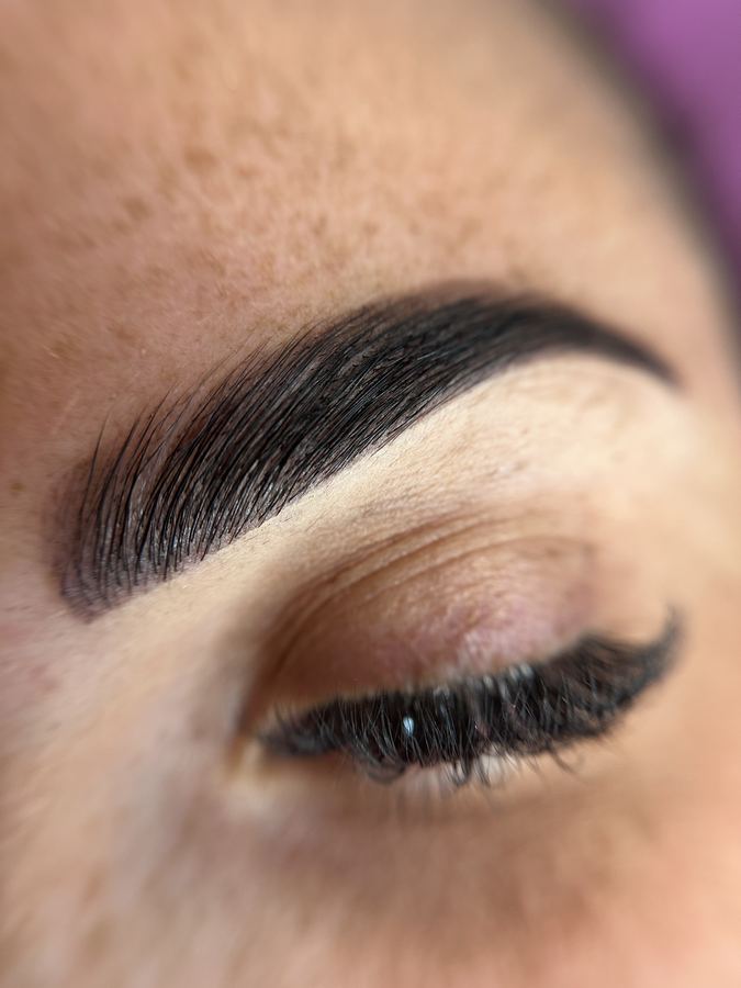 Browlift et coloration hybride